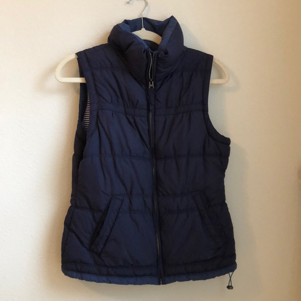 American Eagle Navy Puffer Vest